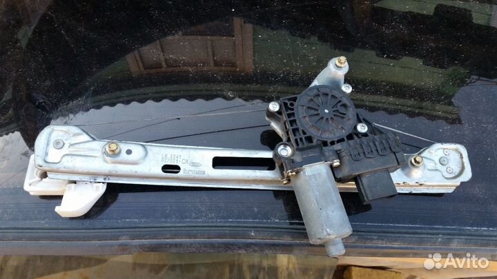 Стеклоподьемник зад левой двери фокус1 2000