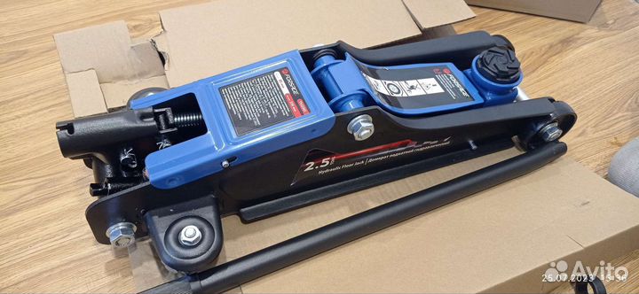 Домкрат подкатной новый 2.5т