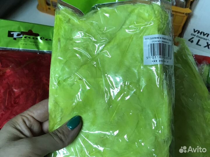 Перо цветное в упаковке