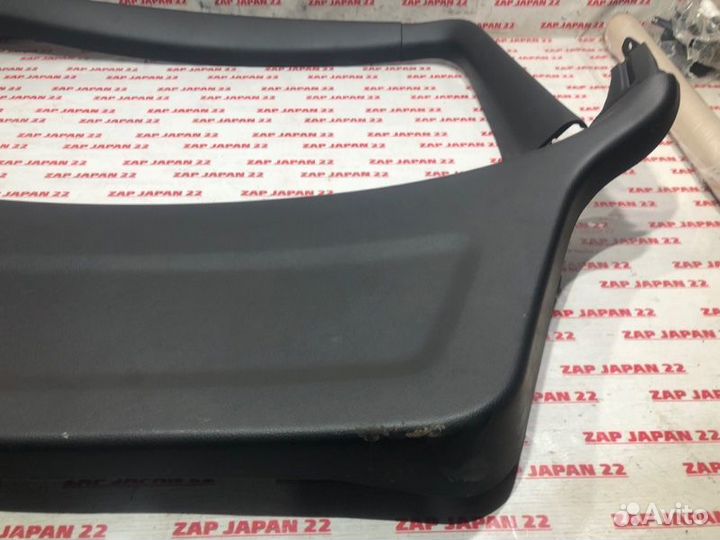 Обшивка двери багажника Mitsubishi Airtrek CU5W