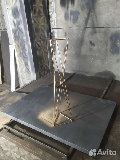 Подставка для цветов настольная металлическая