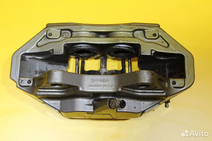 S500 W222 Суппорт тормозной передний правый