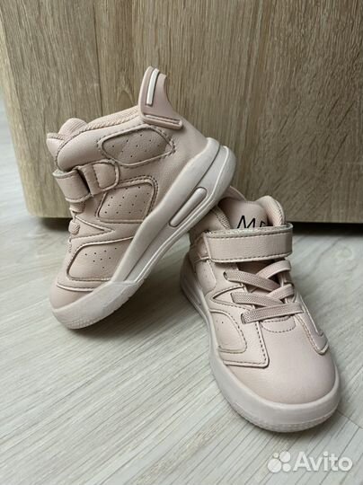 Кроссовки для девочки