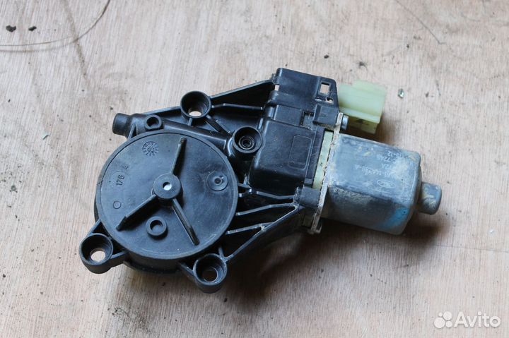 Моторчик стеклоподьемника Ford Fiesta 2012