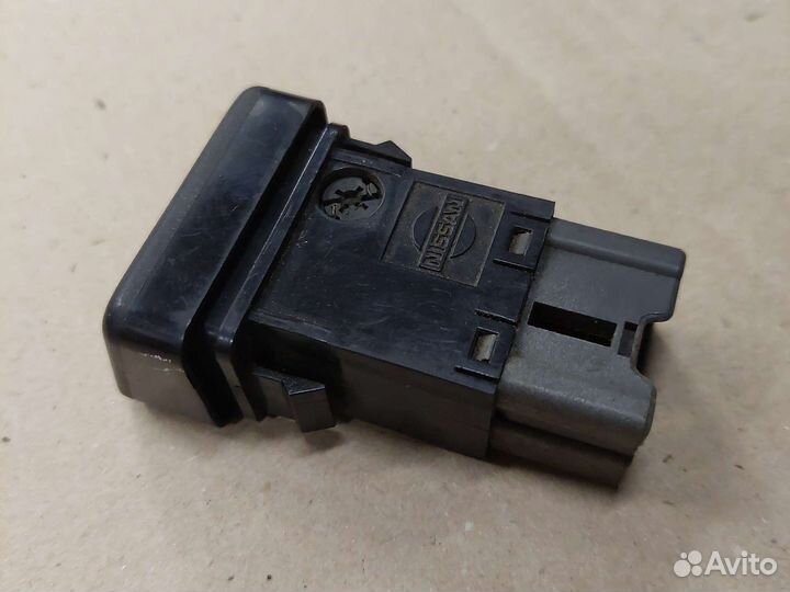 Кнопка аварийной сигнализации Nissan Almera n15