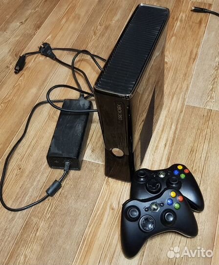 Xbox 360 Elite 250GB, прошивка онлайн, 2 геймпада