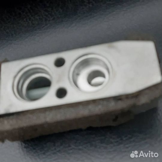 Клапан компрессора кондиционера в салон