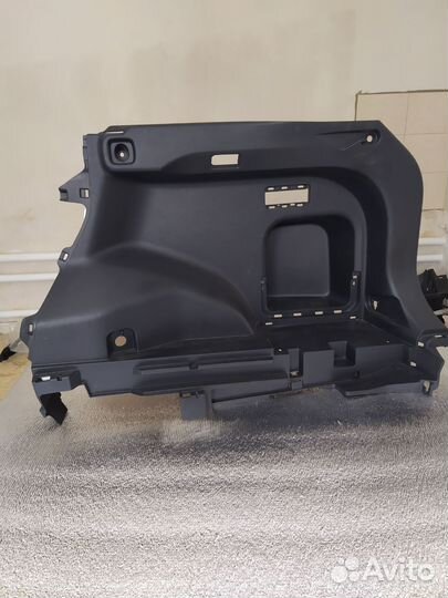 Нижняя решетка радиатора переднего бампера