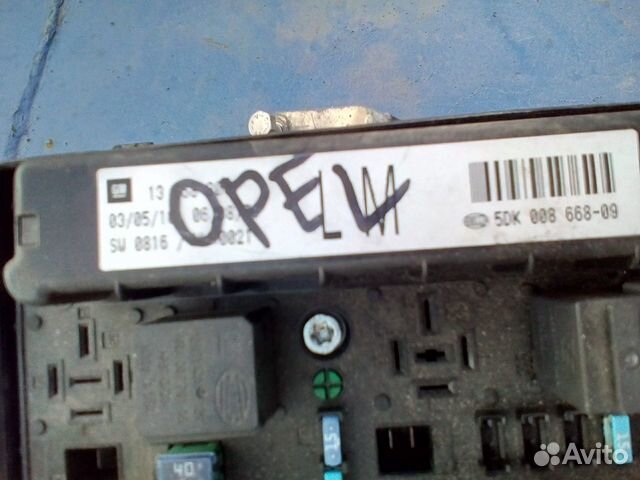 Блок предохранителей подкапотный Opel Astra H