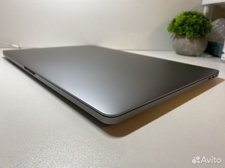 MacBook Pro Pro 16 2019 Ростест i7/16/512 5300M