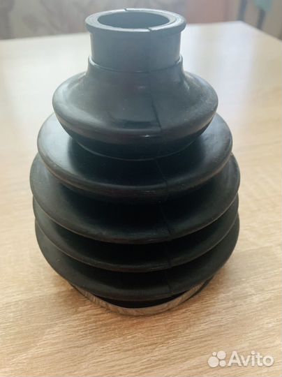 Пыльник правого внешнего шруса