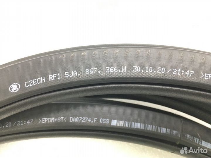 Уплотнительная резинка передняя правая Volkswagen