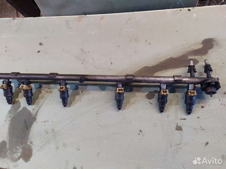 Топливная рампа jeep grand Cherokee ZJ 4.0