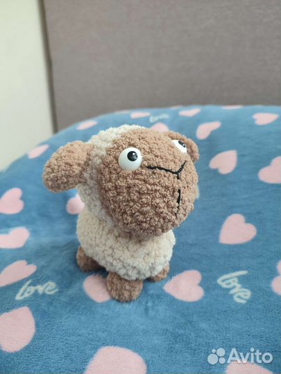 Игрушка овечка вязанная