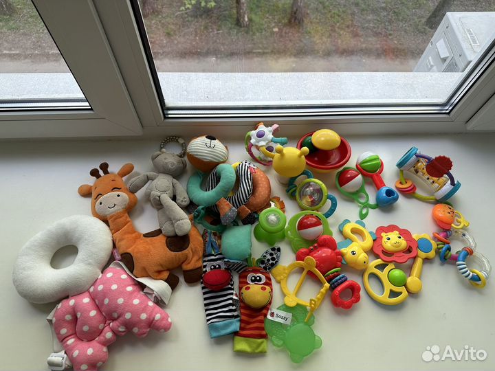 Погремушка,подушка -защита от падения