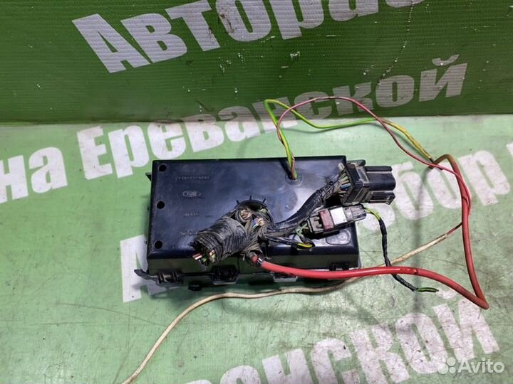 Блок предохранителей под капот Ford Focus