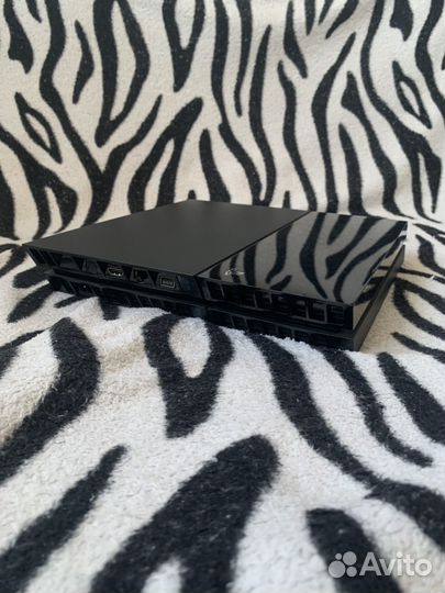 Sony Playstation 4 500gb игры + 2 джойстика