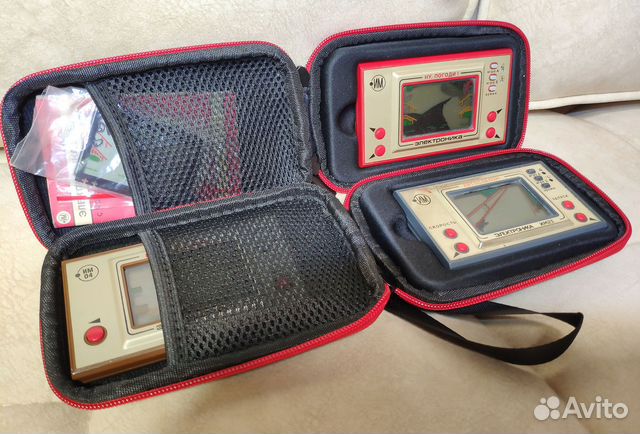 Два красных чехла для игр серии Электроника СССР