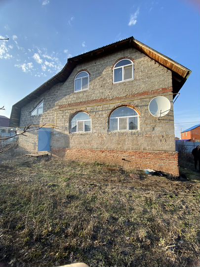 Коттедж 226 м² на участке 7,5 сот.