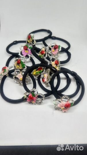 Резинки с брошками