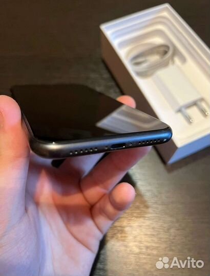 Телефон iPhone 11