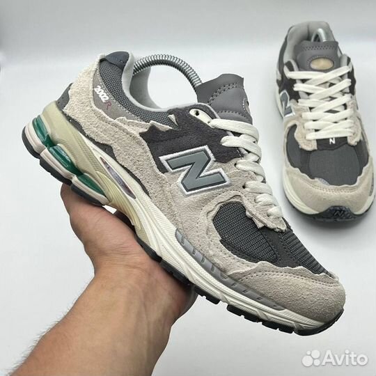 Кроссовки NEW balance 2002R