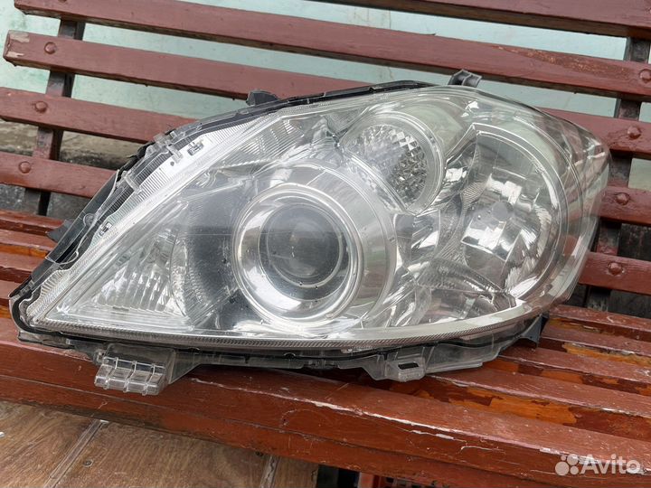 Фара от toyota Аурис 2010г