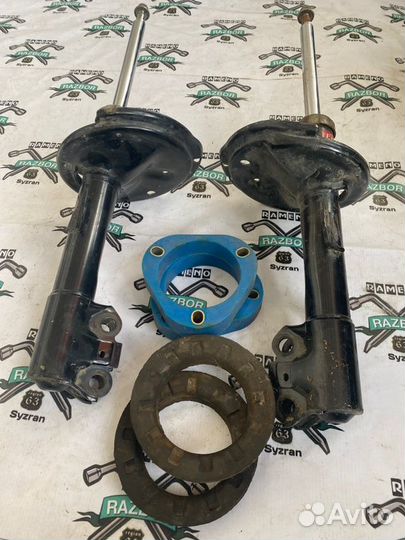 Амортизатор подвески Toyota Harrier ACU35 2007-12