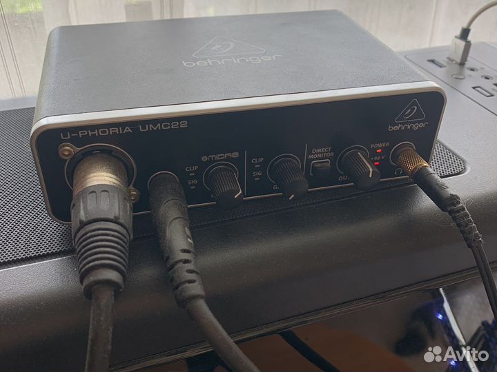 Звуковая карта behringer umc22