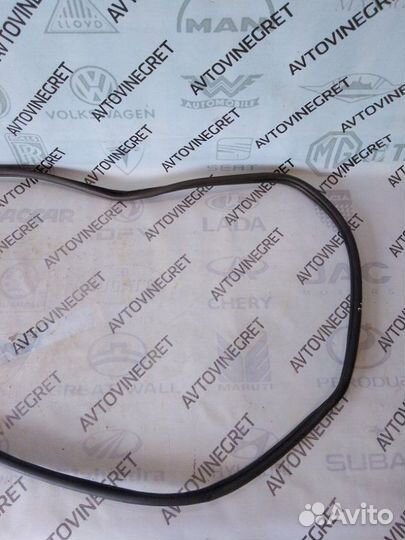 Уплотнитель двери задний левый Kia Ceed 2