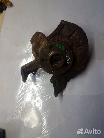 Кулак передний левый Audi A3 8L AKL 1998