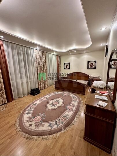 4-к. квартира, 142,4 м², 3/7 эт.