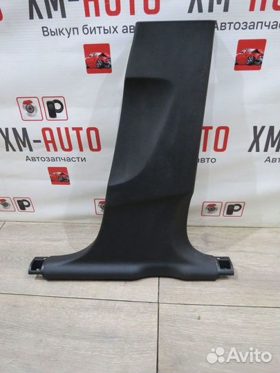 Обшивка стойки средняя правая Audi Q3