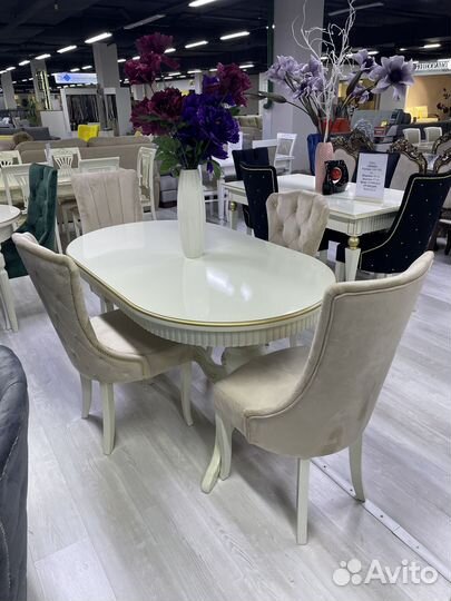 Столы и стулья