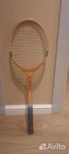 Теннисная ракетка
