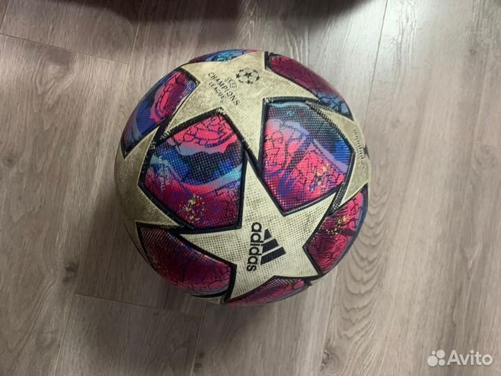 Футбольный мяч adidas лига чемпионов