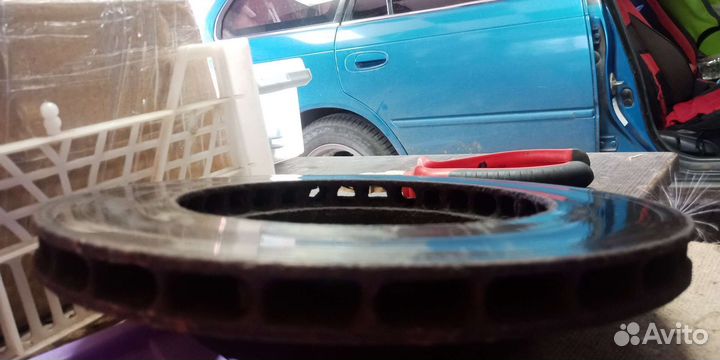 Тормозной диск с Тойоты ае100