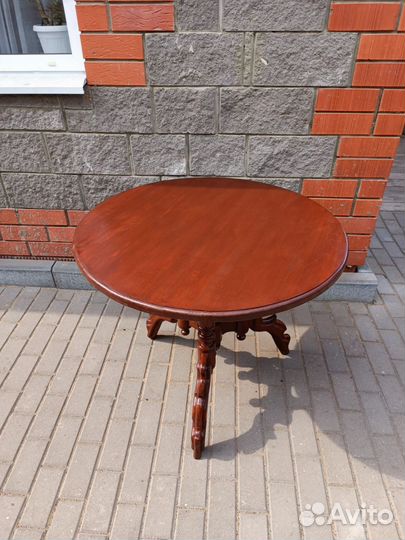 Круглый антикварный стол