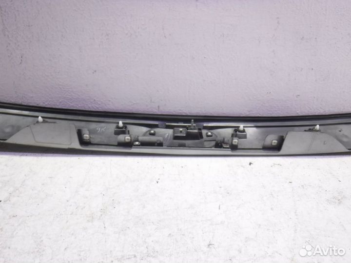 Накладка двери багажника