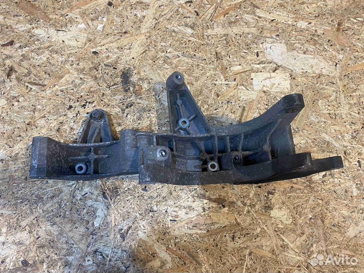 Кронштейн генератора Porsche Cayenne 955 (2002-200