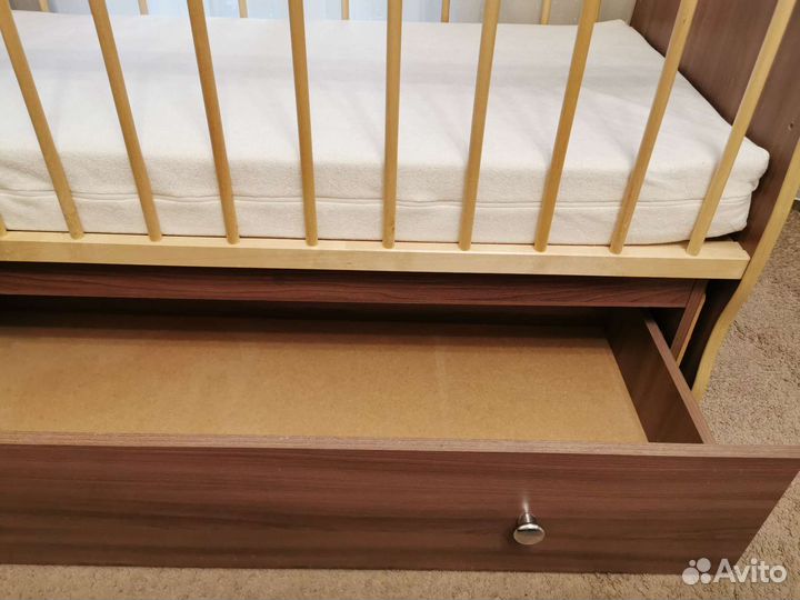 Детская кроватка маятник
