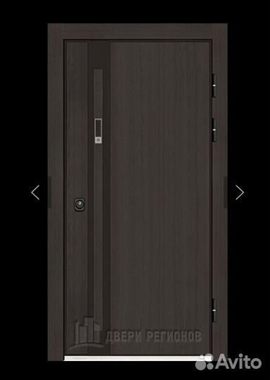 Дверь с электронным замком и бугельной ручкой