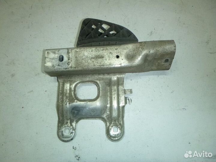 Кронштейн усилителя переднего бампера BMW F20/21 2