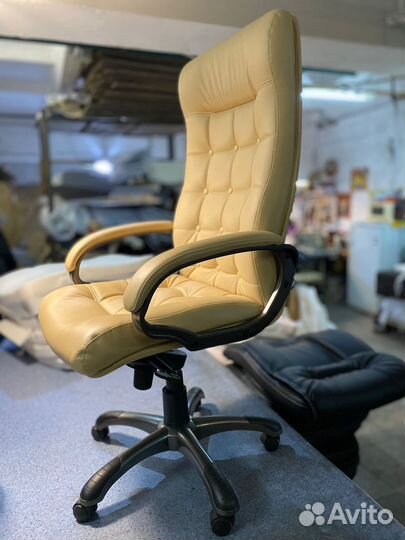 Офисное кресло