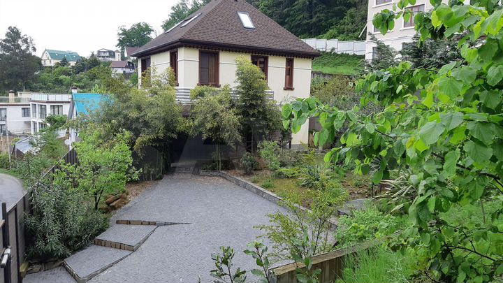 Дом 180 м² на участке 5 сот.