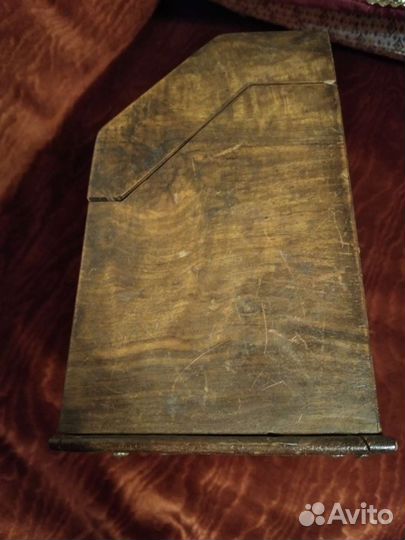 Шкатулка старинная с вензелем