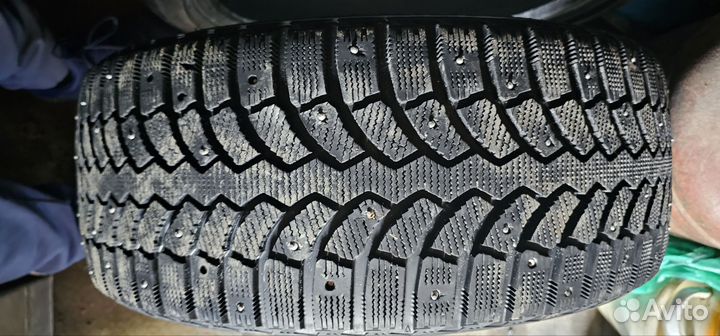 Bridgestone Blizzak Spike-01 225/40 R18
