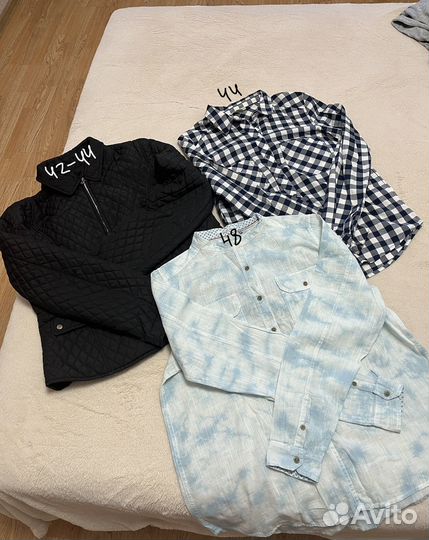 Два пакета одежды и обувь