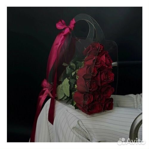 Красные розы в прозрачной сумке,Сургут доставка
