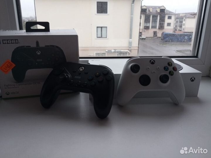 Xbox series s + 2 геймпада